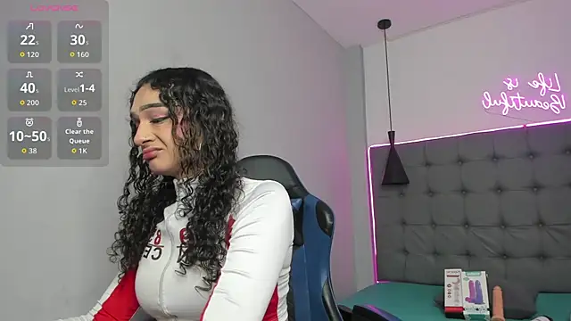 scarletcherry18 online show from April 19, 2026, 3:39 am