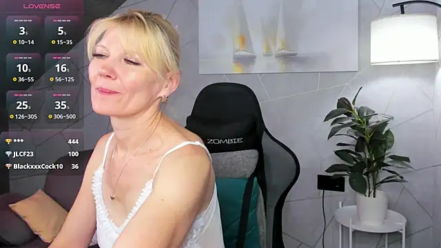Julie Lucas online show from July 2, 2026, 3:23 am