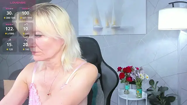 Julie Lucas online show from July 10, 2026, 12:26 am