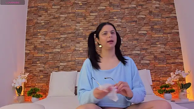 Olivia  Taylor online show from March 30, 2026, 5:25 pm