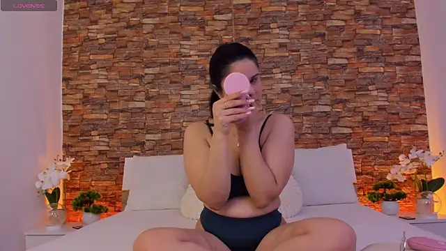 Olivia  Taylor online show from April 19, 2026, 5:45 pm