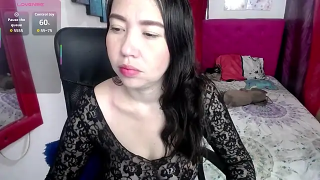Snapshot of juliet_noir chatting on June 10, 2026, 12:15 pm juliet noir online show from June 10, 2026, 12:15 pm