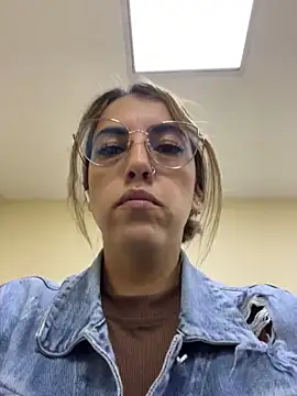 Snapshot of Paulinaa_bella chatting on February 25, 2026, 11:47 pm Paulinaa bella online show from February 25, 2026, 11:47 pm