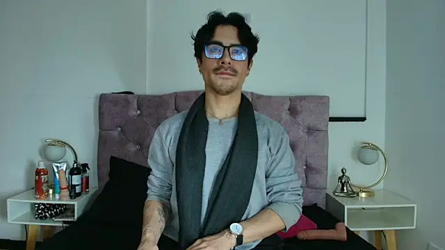 Ethan Briggs  online show from March 3, 2026, 3:34 am