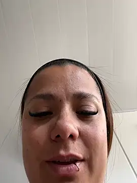 Snapshot of Pretty__Milf chatting on March 19, 2026, 5:17 pm Pretty Milf online show from March 19, 2026, 5:17 pm