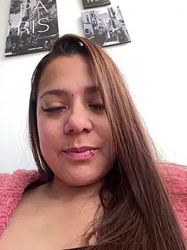 Snapshot of Pretty__Milf chatting on April 1, 2026, 1:34 pm Pretty Milf online show from April 1, 2026, 1:34 pm