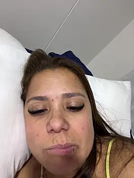 Snapshot of Pretty__Milf chatting on April 5, 2026, 11:24 pm Pretty Milf online show from April 5, 2026, 11:24 pm