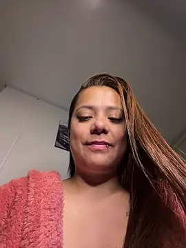 Snapshot of Pretty__Milf chatting on April 19, 2026, 9:41 am Pretty Milf online show from April 19, 2026, 9:41 am