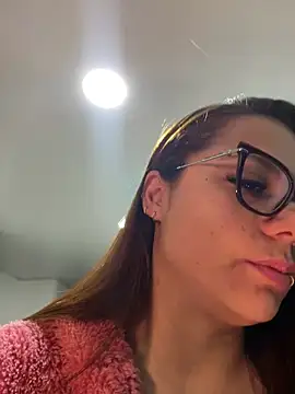 Snapshot of Pretty__Milf chatting on April 29, 2026, 9:24 am Pretty Milf online show from April 29, 2026, 9:24 am
