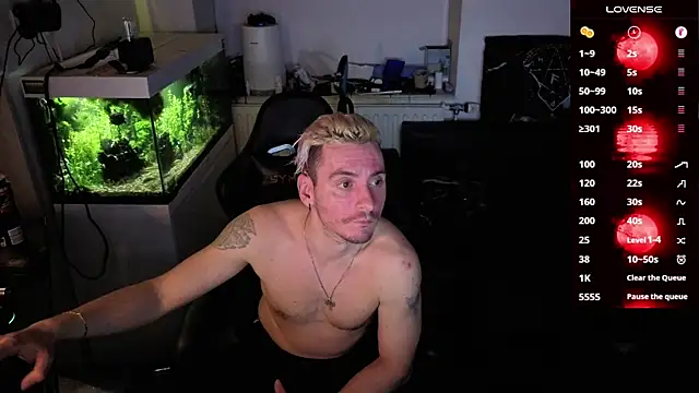 Rayzel White online show from April 6, 2026, 8:54 pm