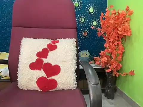 Brown-beauty online show from June 8, 2026, 9:04 pm