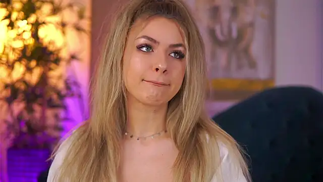 Snapshot of NayaQuinn chatting on February 5, 2026, 7:18 pm NayaQuinn online show from February 5, 2026, 7:18 pm