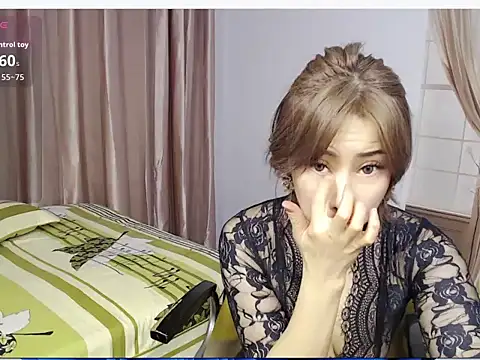 lucyyanyan online show from February 13, 2026, 12:01 pm