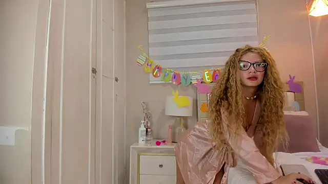 isabela  x online show from April 6, 2026, 11:33 am