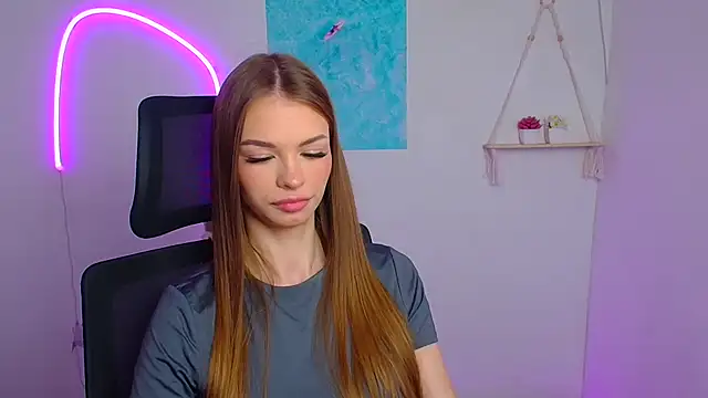 Lina Loveuu online show from April 14, 2026, 5:35 am