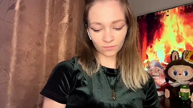 Snapshot of Ellyy_ly chatting on January 13, 2026, 9:31 pm Ellyy ly online show from January 13, 2026, 9:31 pm