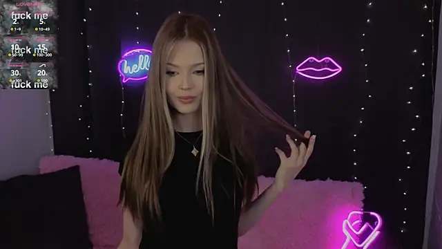 Snapshot of ElsaDivine chatting on August 2, 2026, 5:55 pm ElsaDivine online show from August 2, 2026, 5:55 pm