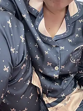 Snapshot of Donna9696 chatting on January 18, 2026, 6:17 am Donna9696 online show from January 18, 2026, 6:17 am