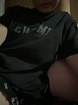 Snapshot of Donna9696 chatting on April 7, 2026, 1:11 pm Donna9696 online show from April 7, 2026, 1:11 pm