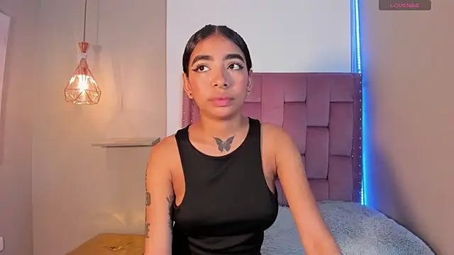 Scarlet Vixen  online show from April 15, 2026, 12:34 pm