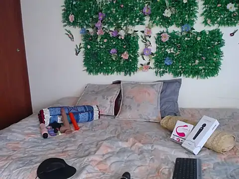 lunitabliss online show from February 15, 2026, 4:47 pm