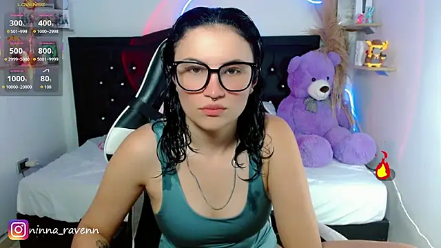 AriaDark online show from April 17, 2026, 10:57 pm