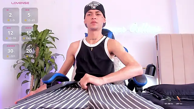 Snapshot of LennerCollins_ chatting on May 30, 2026, 5:43 pm LennerCollins online show from May 30, 2026, 5:43 pm