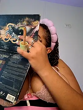 Snapshot of curly_girl_31 chatting on February 13, 2026, 6:48 pm curly girl 31 online show from February 13, 2026, 6:48 pm