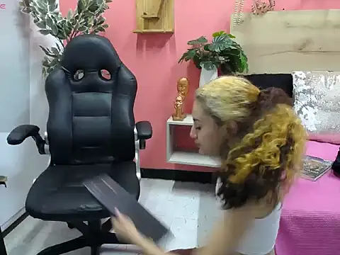 maria Turner1 online show from April 15, 2026, 9:49 am