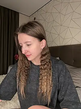 Dream Woman4U online show from April 13, 2026, 3:23 am