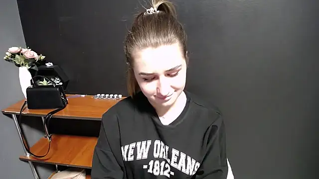 Sunny siren online show from April 9, 2026, 12:43 pm