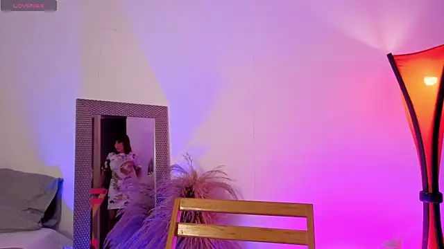 fransheskarossi online show from April 18, 2026, 12:09 pm