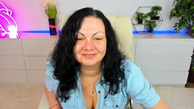 IrissMoon online show from March 12, 2026, 6:30 am