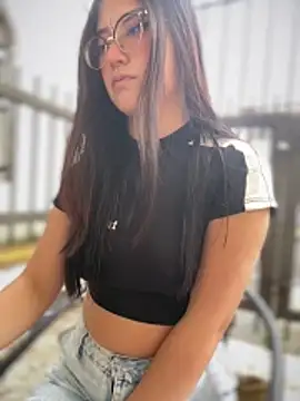 StrawberryPink  online show from March 11, 2026, 11:27 am