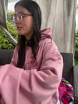 StrawberryPink  online show from March 18, 2026, 11:35 am