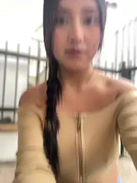 StrawberryPink  online show from April 9, 2026, 11:26 am