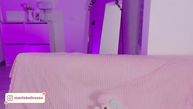 Blush Marie online show from June 3, 2026, 3:31 am