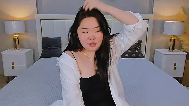 Snapshot of YUMI_G chatting on February 12, 2026, 8:59 pm YUMI G online show from February 12, 2026, 8:59 pm