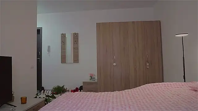 AyanaLys online show from February 1, 2026, 2:37 pm