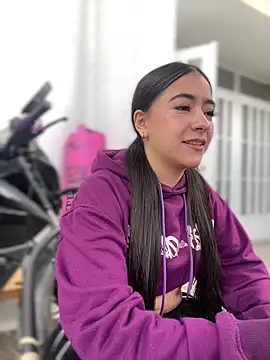 AuroraJohns Pink online show from January 31, 2026, 8:18 pm