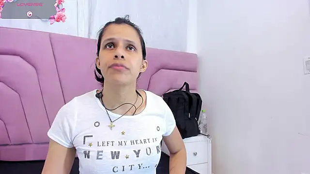 Snapshot of mitzukywinteer chatting on March 1, 2026, 8:22 pm mitzukywinteer online show from March 1, 2026, 8:22 pm