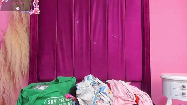 mitzukywinteer online show from April 12, 2026, 8:25 pm