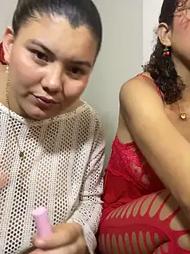 Snapshot of Helena-Paola chatting on May 16, 2026, 10:08 pm Helena-Paola online show from May 16, 2026, 10:08 pm