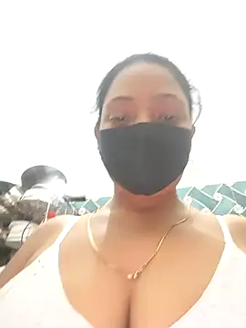 Hot-Tinaa online show from March 6, 2026, 4:03 pm