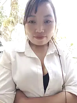 Snapshot of lia-coy chatting on April 3, 2026, 3:15 am lia-coy online show from April 3, 2026, 3:15 am