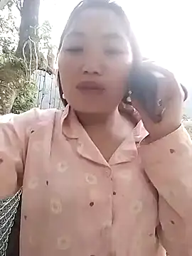 Snapshot of lia-coy chatting on April 6, 2026, 11:22 am lia-coy online show from April 6, 2026, 11:22 am