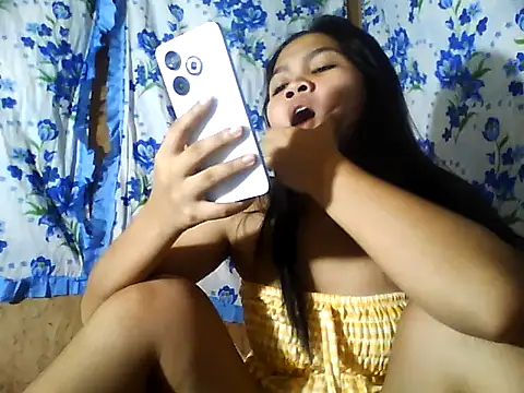 PinaySkinnyJust18 online show from July 4, 2026, 10:10 am