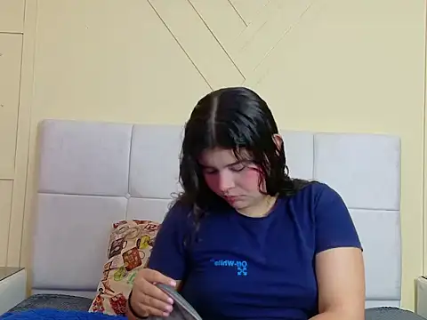 SalomeEvanz online show from March 6, 2026, 1:29 pm