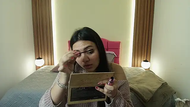 IvonneRoss  online show from May 15, 2026, 12:01 pm
