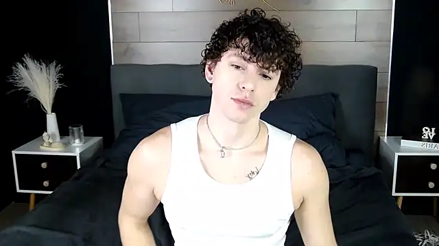 Snapshot of TylerGibson chatting on February 6, 2026, 4:06 am TylerGibson online show from February 6, 2026, 4:06 am